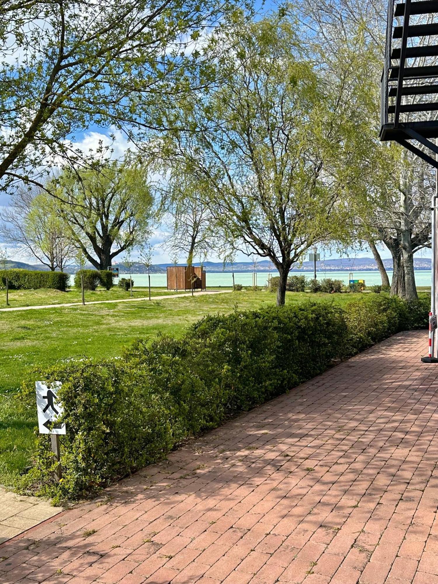 Waterfront Apartmanok Zamárdi Exteriör bild